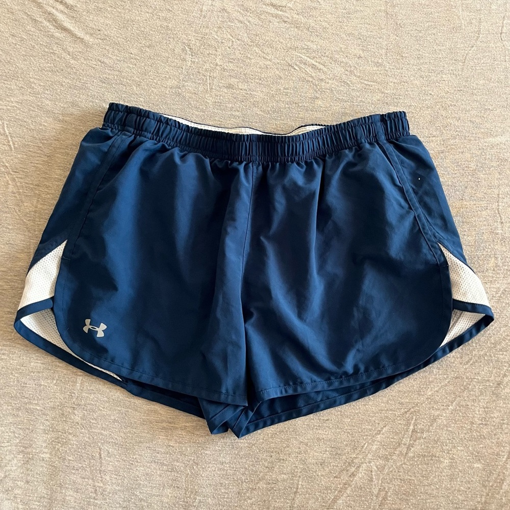 UNDER-ARMOR SHORTS!! Like new!